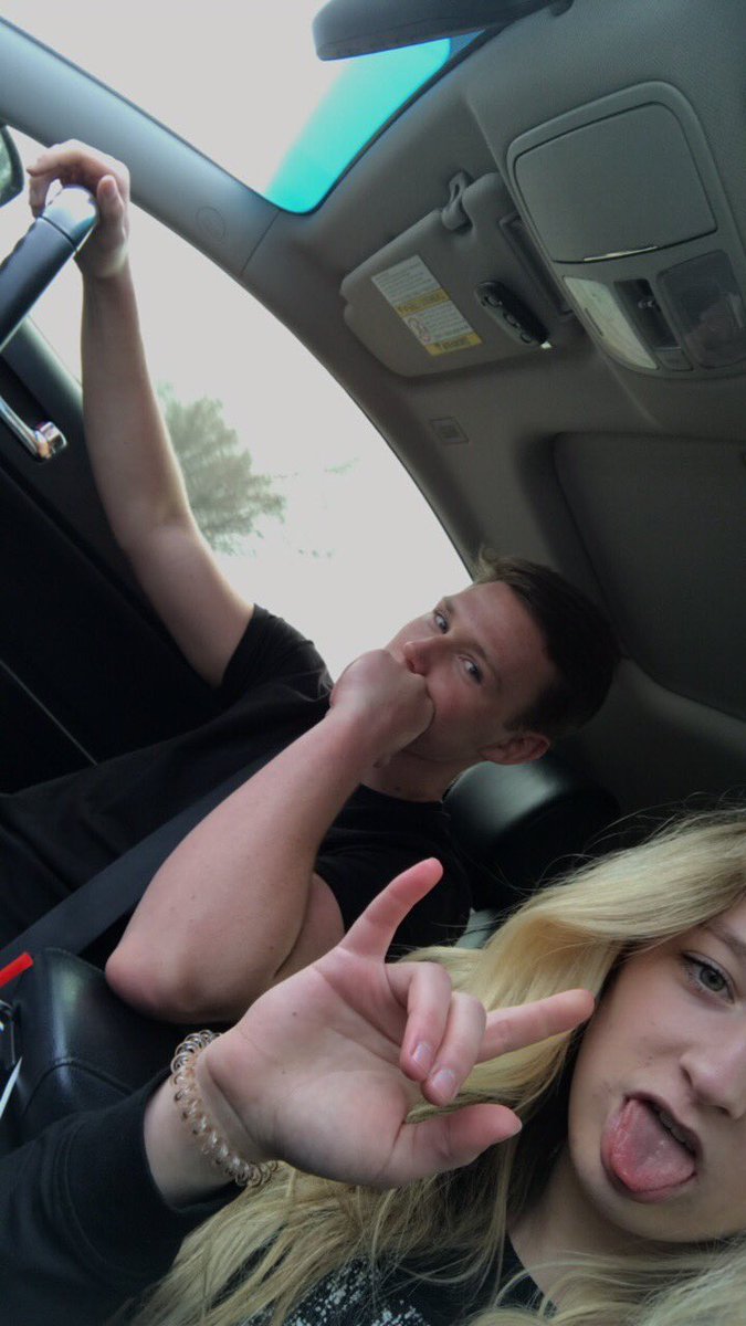 brummellcarson's tweet photo. @katiemackie13 happy birthday hoe thanks for being a pretty sick gal🤘🏼❤️😜 https://t.co/Jb15V0Zf7h