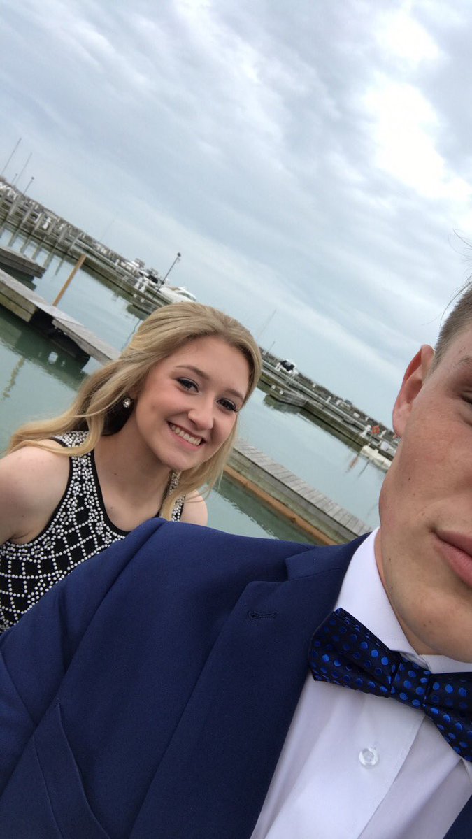 brummellcarson's tweet photo. @katiemackie13 happy birthday hoe thanks for being a pretty sick gal🤘🏼❤️😜 https://t.co/Jb15V0Zf7h