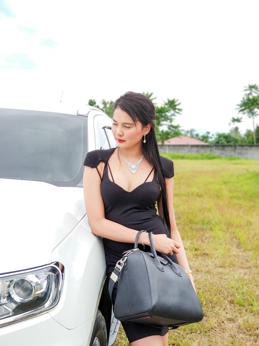iamkarenbustos's tweet photo. My secret is I work hard.๐ค#bossbabe๐ (c) @rodge12345 #s9plus #s9pluscamera #s9plusphotography #judge #model #happysunday #black #ootd https://t.co/xS0k2sxekc