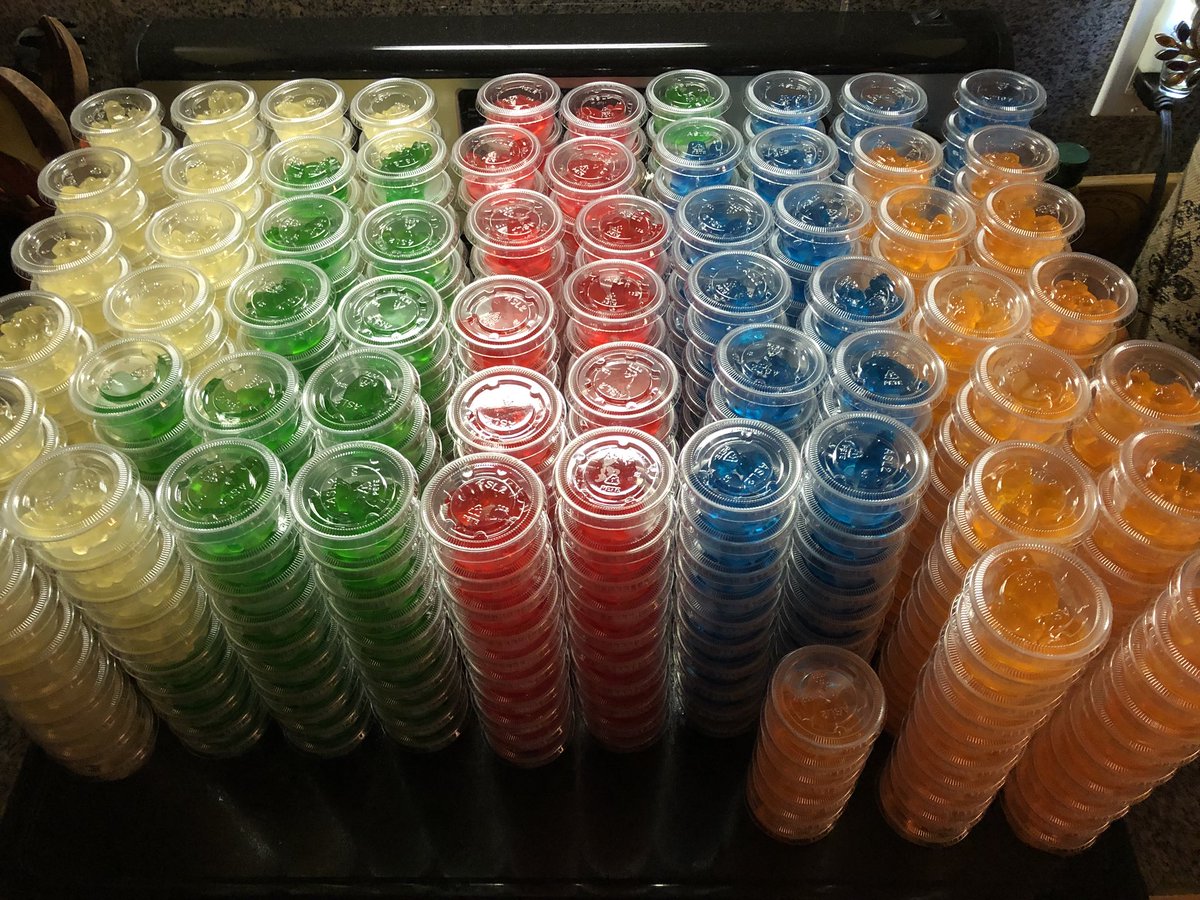 bucknut_oliger's tweet photo. Spent my morning at Cricket practice and my afternoon cupping 626 vodka gummy bears #great #wackers https://t.co/hetFGOEJi0