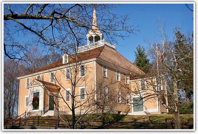 HermesOrange's tweet photo. In the #Massachusetts town where I grew up, #Hingham, on the South Shore of #Boston—the Old Ship Meeting House (oldest continuous use #church in USA) inspires #NYC Metropolitan #Museum of Art’s American Wing gallery https://t.co/UgO7XOSuqf @metmuseum #OldShipChurch #NewEngland https://t.co/BVdmFlK4SS