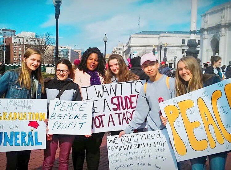 StephWoodsNews's tweet image. Students from @HCPSchools bring their signs and conviction to the #MarchForOurLives in DC. The student on the far left is my niece. To say that her sign referencing her own funeral moved me is an understatement #listen @FOXBaltimore