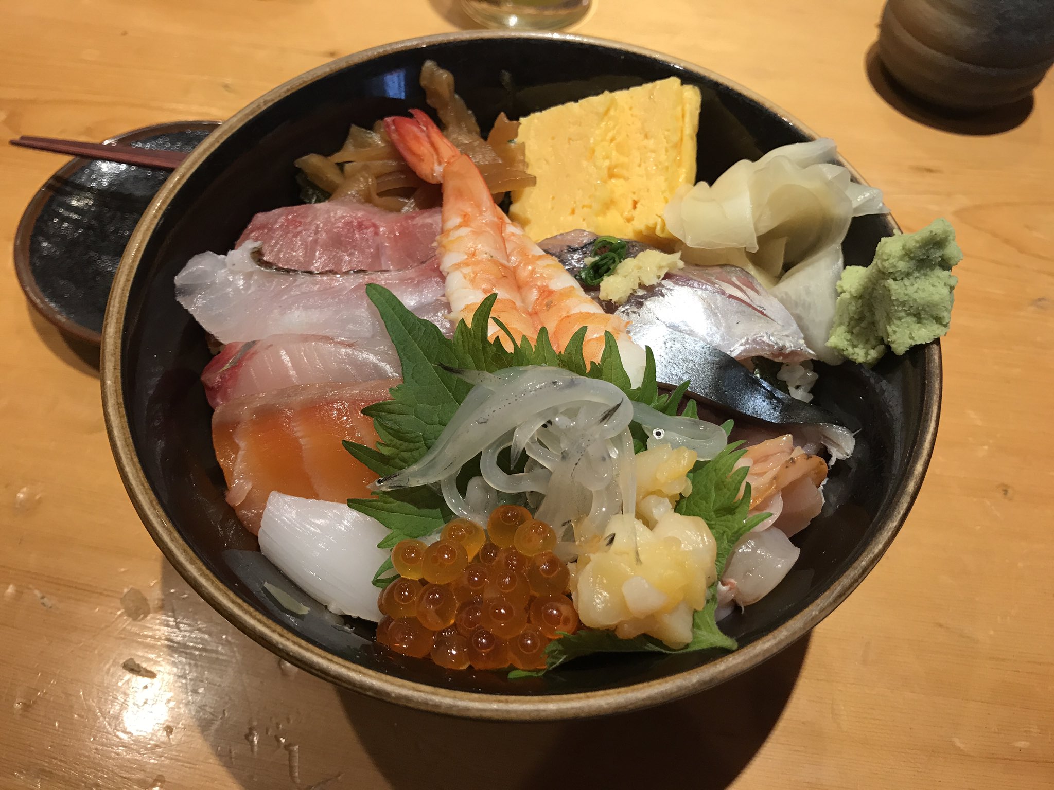 伊藤聡 下北沢のおいしい海鮮丼を探す旅 この丼 は決定版かも お寿司屋さんがやってるランチ かなりおいしかった 夢中で食べたよ すし屋魚真 下北沢 というお店 T Co Fy4mkecp15 Twitter