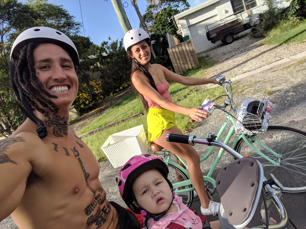 freewyolife's tweet photo. Tbh. When I rap. I switch my beast mode on. But when I'm with the fam. I'm the opposite, all about dad life. So if you see me at the club, it's because I'm there to get the money, show some love, then get the fuck out so I can feed the fam. No offence 2 those at the club. Lol https://t.co/acUpmXeAI3