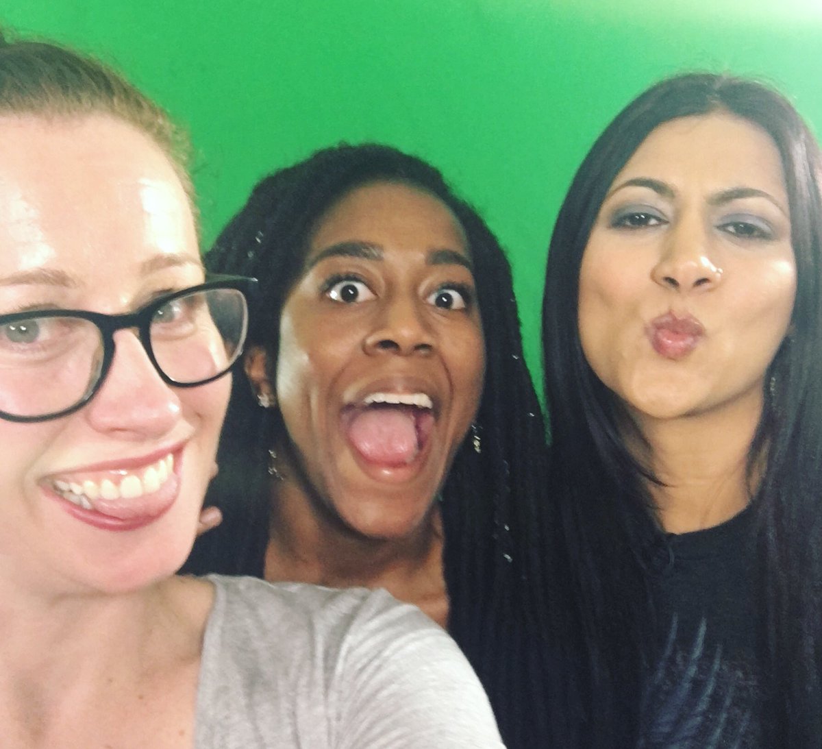 FlossAus's tweet photo. Dear @tomi_adeyemi and @sabaatahir you are hilarious and lovely people. On behalf of your characters, how dare you?! https://t.co/y0RdK8XH2s