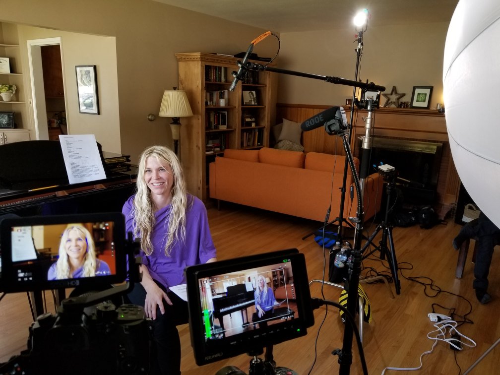 CommonSimple's tweet image. A lot of fun working with @agshoots on a project for the talented @charmarmusic!
#rodemic #akg #aputure #cametv #Lumix #GH5