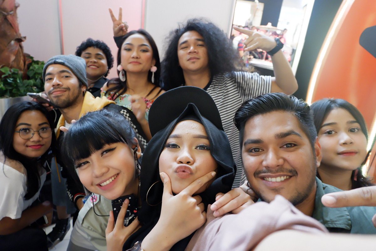 gheaindrawari10's tweet photo. Sudah senyum hari belum? Senyum dulu yuk 🤞🏻❤️ https://t.co/QWB5haFvgd