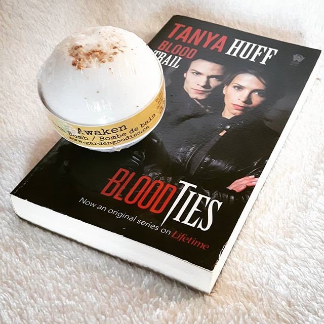 TryndaEAdair's tweet photo. The #AuthortubeReadathon starts today and the first book I'm going to read is #BloodTrail by #TanyaHuff!
#BooksAndBathBombs is the first #InstagramChallange, head over there for more - https://t.co/BEG1hR8ldW https://t.co/Kg8RLShJDr