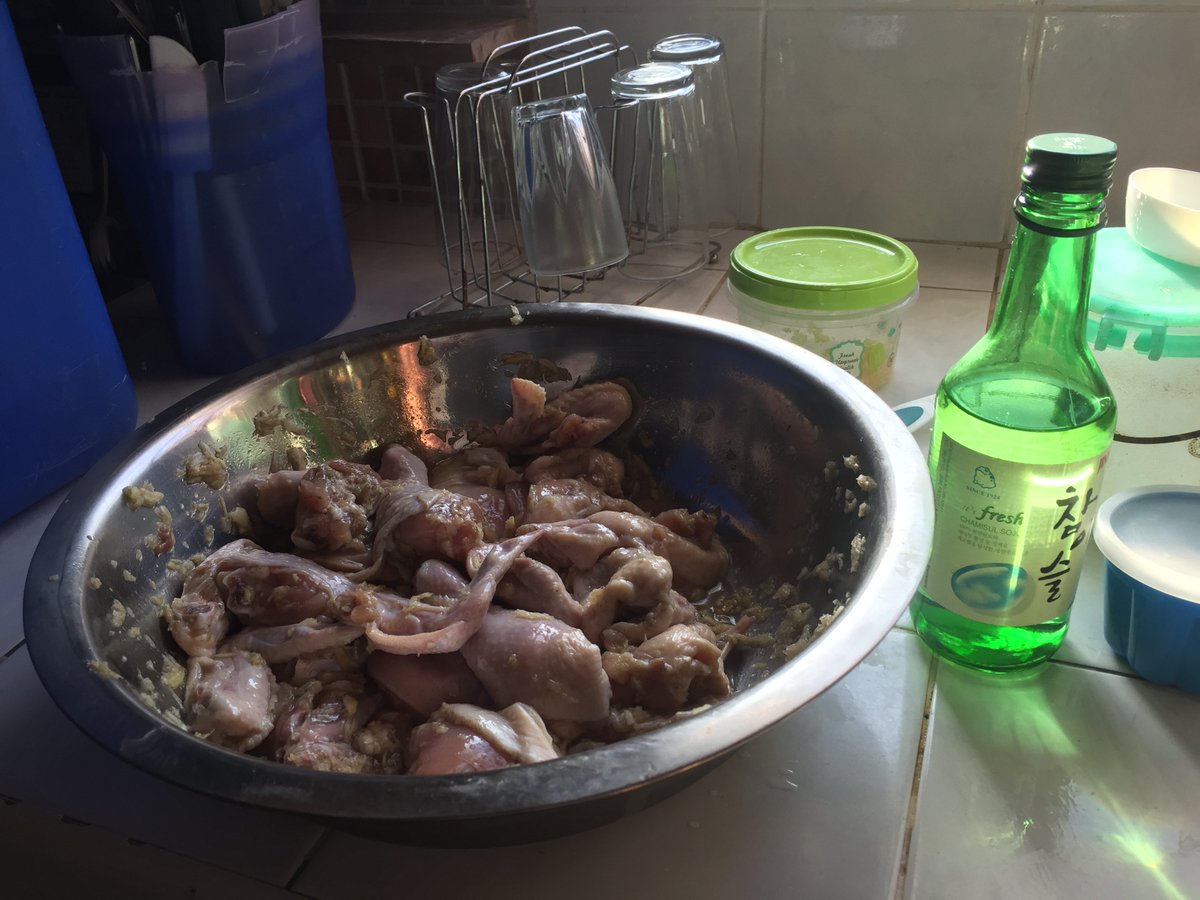 LilaPhoem's tweet photo. Marinating in soju 😁
#koreanfriedchicken
#somethingdifferentfordinner https://t.co/D5HA18VtpH