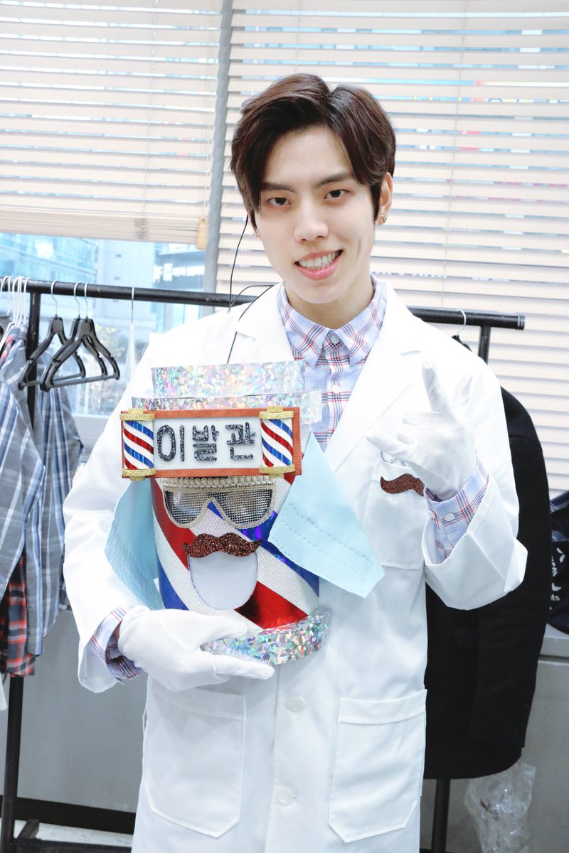 Official_IFNT's tweet photo. [#INFINITE] 어머! 이게 무슨 일이야!😲 우리 짱똥이가 복면가왕에 나왔다구?😒 네 맞습니다 "버르장머리를 고쳐놓겠다 오빠네 이발관"은 #동우 가 맞습니다😆 다들 걸어나올 때부터 심장이 반응하셨죠?😍 우리 #인피니트 는 래퍼의 노래 실력이 이 정도다!
#잉부심_뿜뿜🤔
#잉뽕이_차오른다_캬잣😎 https://t.co/9sKQDKUM60