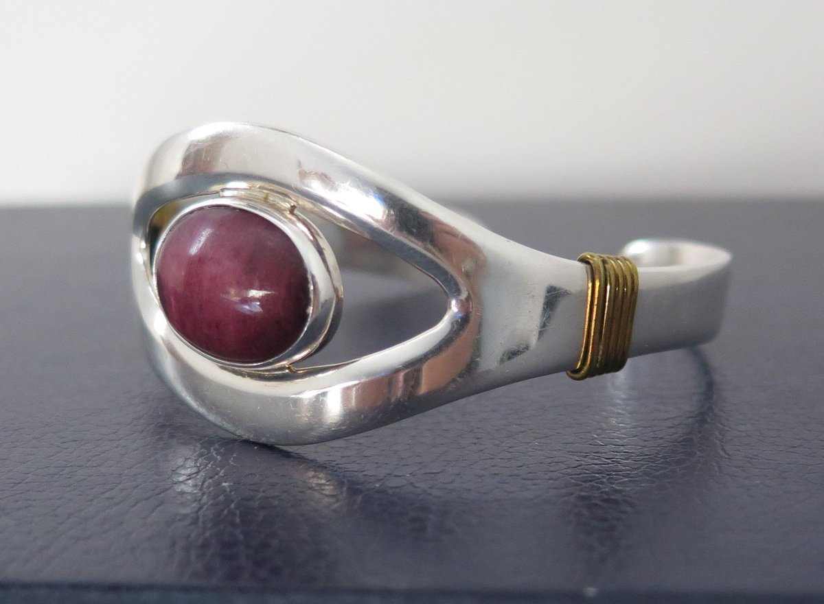 RummageRooms's tweet photo. Excited to share the latest addition to my #etsy shop: Vintage Large Modernist Sterling Bracelet Cuff Bangle With Pink Centre Vintage Jewelry https://t.co/B6USnO9v5G #jewellery #bracelet #silver #no #women #yes #pink #christmas #birthday https://t.co/S4AowpOJJf