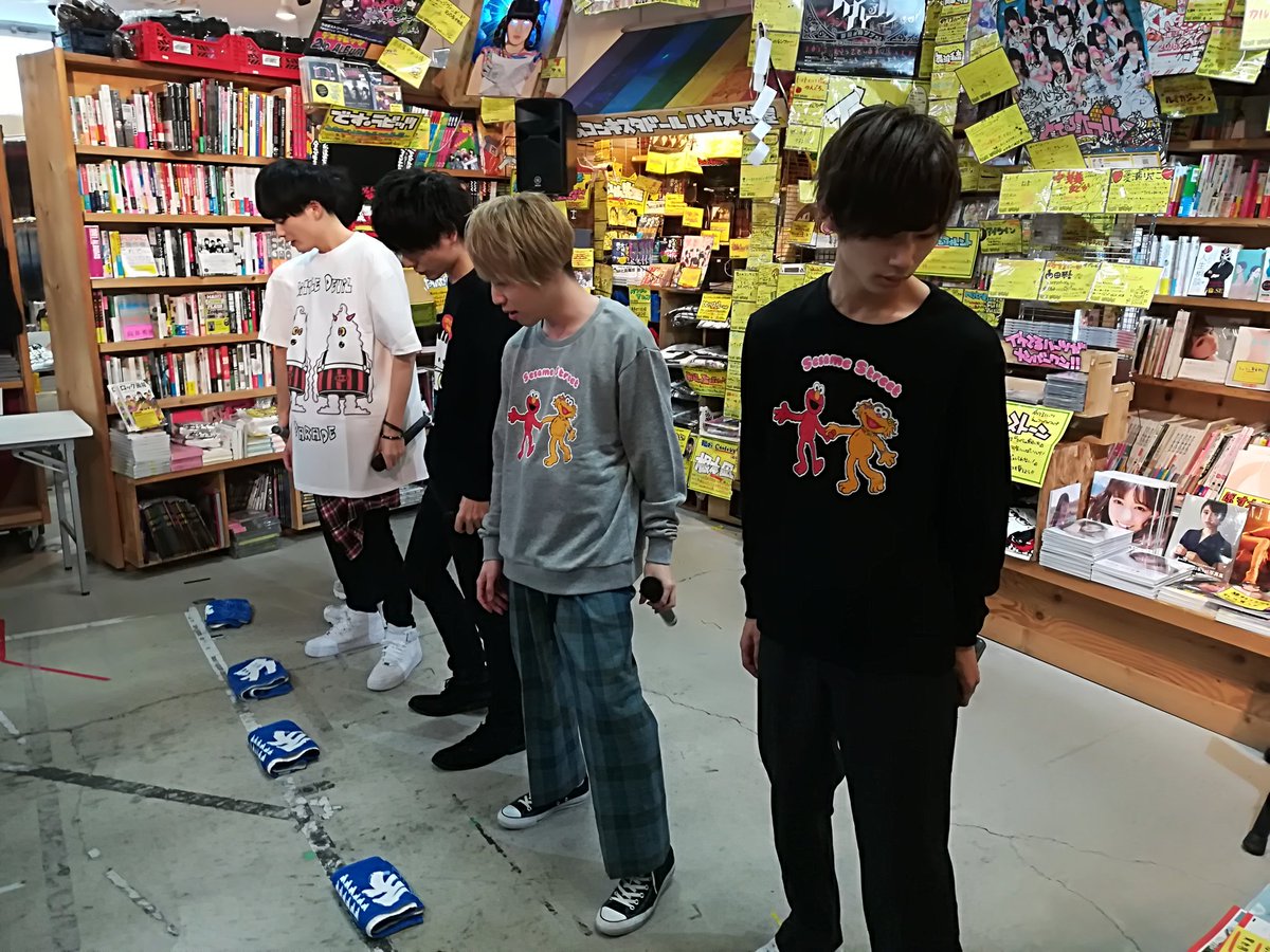 ヴィレッジヴァンガードロフト名古屋 على تويتر 京都男子 ハンナリズム 発売記念インストアイベント終了致しました 2回目のインストア そして新メンバー2人の初名古屋遠征 とても楽しいイベントでした ヴィレッジヴァンガード名古屋中央店 これからも京都