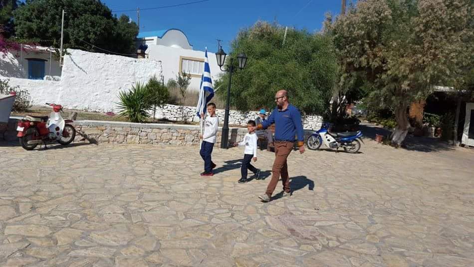 PPapantonaki's tweet photo. ...κι αυτός που πίστευε και καρτερούσε, 
βουβός φαρμακωμένος στέκει και θωρεί
τη Λευτεριά που βγαίνει στο σφυρί.

ΑΡΚΙΟΙ ...Ακριτικό Νησί, με περήφανους κατοίκους... https://t.co/A1EKy3u0xw