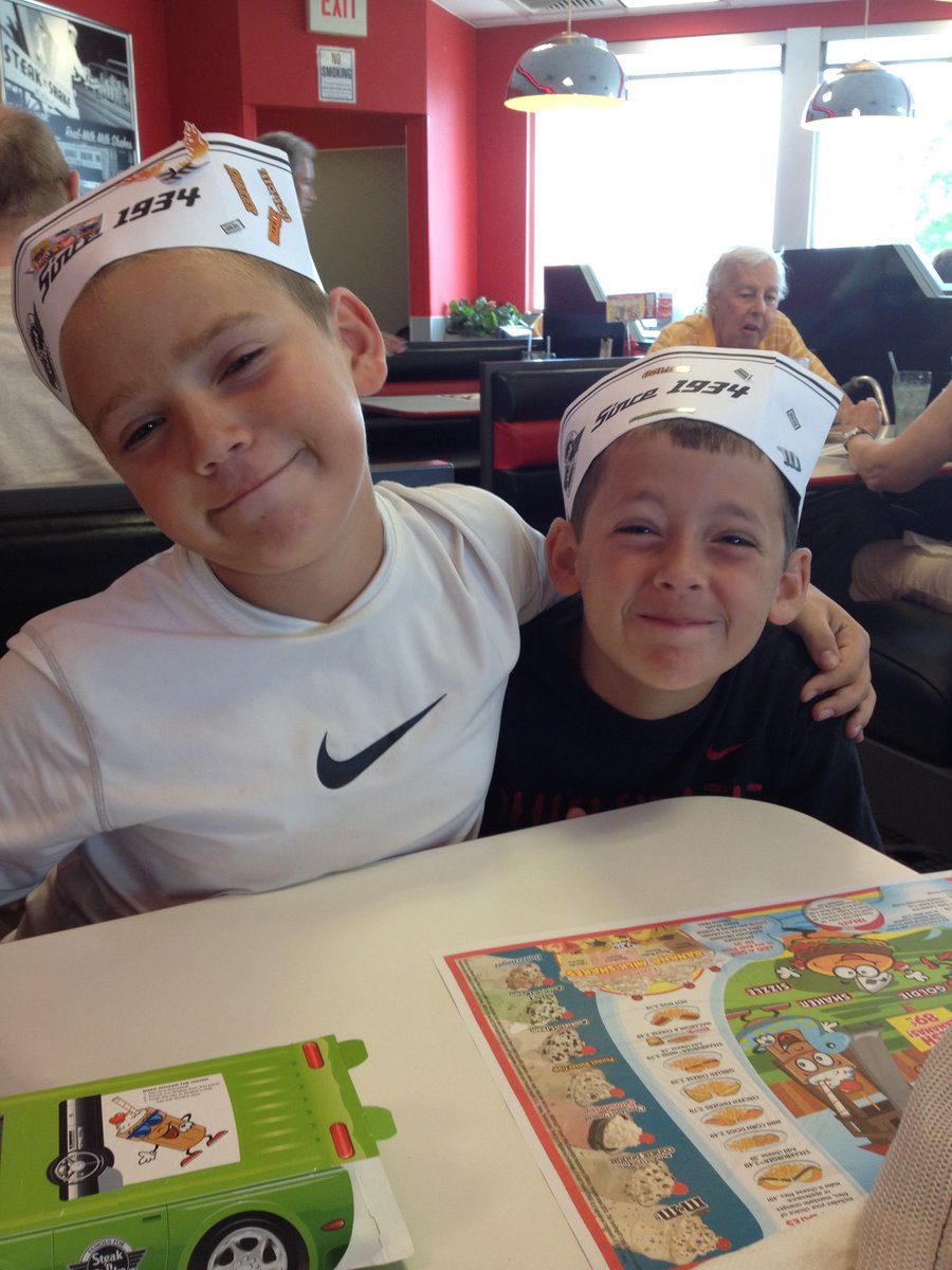 aidanpratt27's tweet photo. Happy bday to the day one bro have a good one man🎊🎉 https://t.co/Ga0BNZV9WB