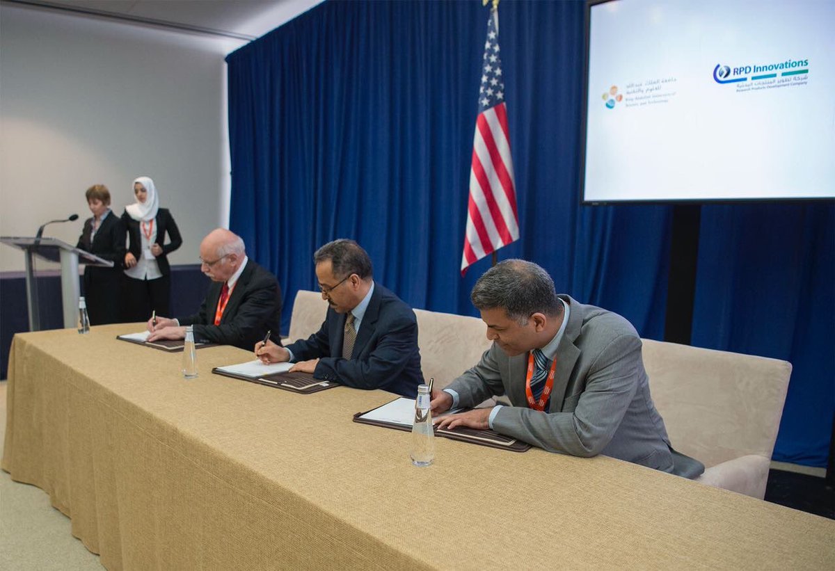 ولي العهد يشهد خلال زيارته لبوسطن توقيع اتفاقيات تقنية وبحثية.
.

#ولي_العهد_في_بوسطن
#CrownPrinceinBoston
.