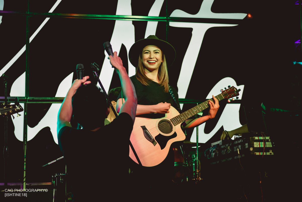 ishtine18's tweet photo. First gig of @glaizaredux that I've been to besides her concerts. I'll try to watch again if given a chance and kapag malapit lang π
#ByRequest004 #GirlPowah
#ganitotalagakamingmgatagasouth
#parangnakatinginka https://t.co/EGnXQhLIbI