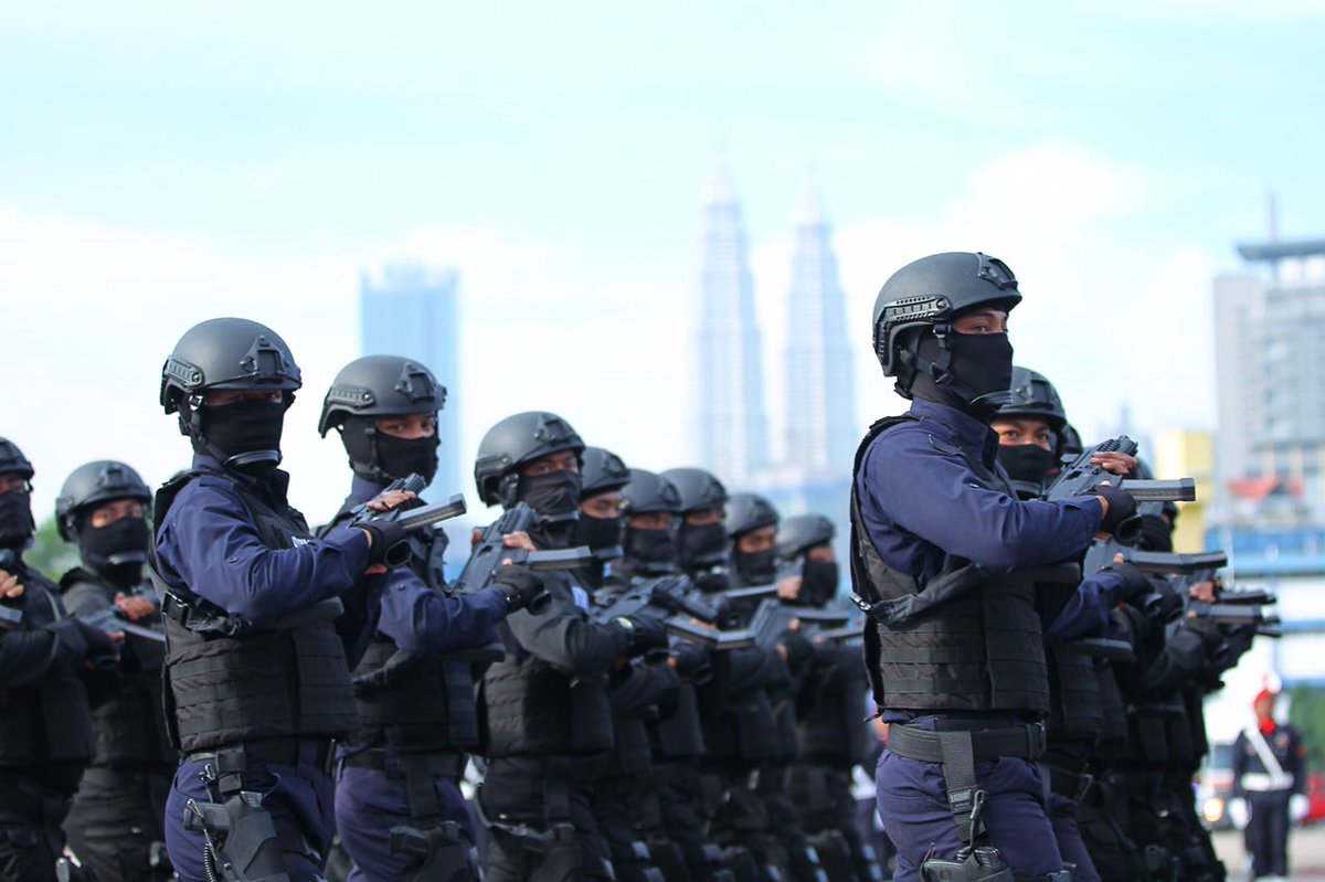 DrZahidHamidi's tweet photo. Sambutan Hari Polis Ke 211 Disempurnakan oleh YAB Perdana Menteri DS @NajibRazak. @Fuzi_Harun @PDRMsia https://t.co/8aVXxaFBz0