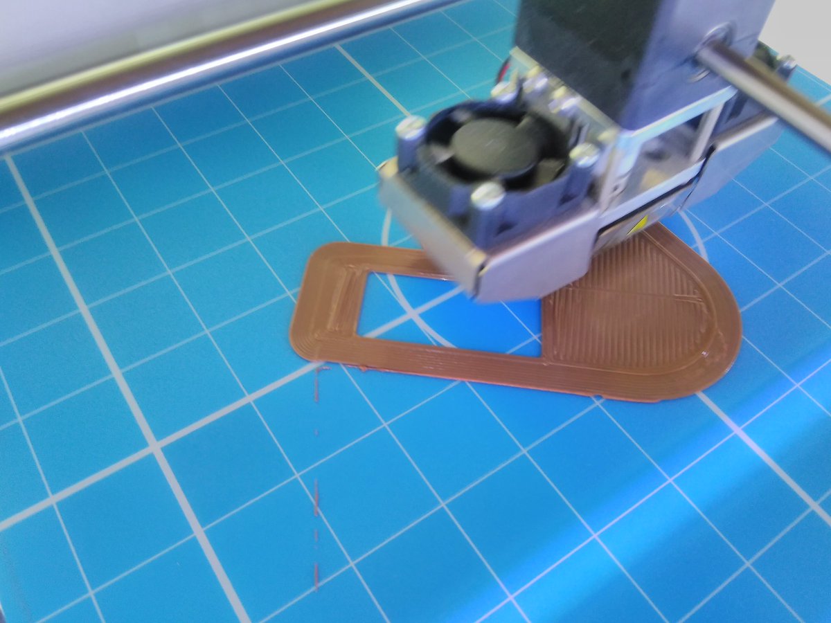 slings_fundae's tweet photo. #LokBuild to the rescue, finally smooth prints with #ColorFabb #nGen_FLEX https://t.co/HTFk8tXbXG