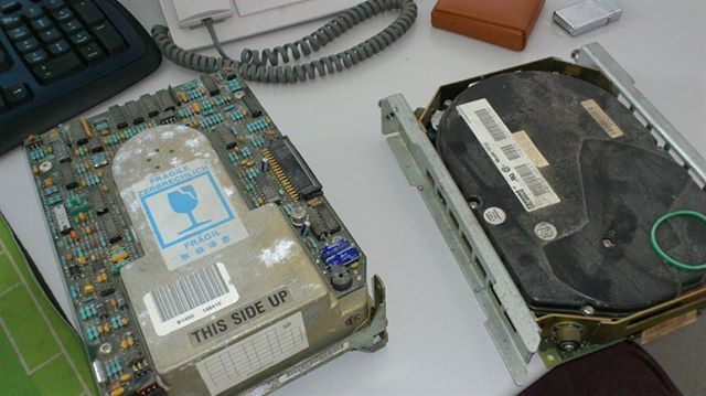FreaknetMuseum's tweet photo. Data recovery from old MFM hard disks @verdebinario
#retrocomputer #retrocomputing #instanerd #oldcomputers #mfm #rll #esdi #harddisk #datarecovery #dataanalysis #restoration #diskdump #disk #drive #computer #circuit #maker #laboratory #programmable #electronics #tech #tecn… https://t.co/C3CgUcrgSY