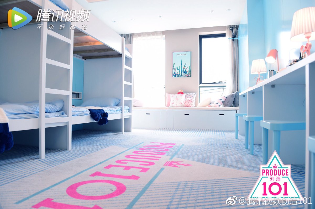 Yuliciouss's tweet photo. รูปห้องพักเทรนนี่ของปะดิ๊วจีน เทียบกับเกาแล้ว ลู้เลยนะคะว่าเม็ดเงินมันต่างกัน 😂 https://t.co/dZ4HifViYo