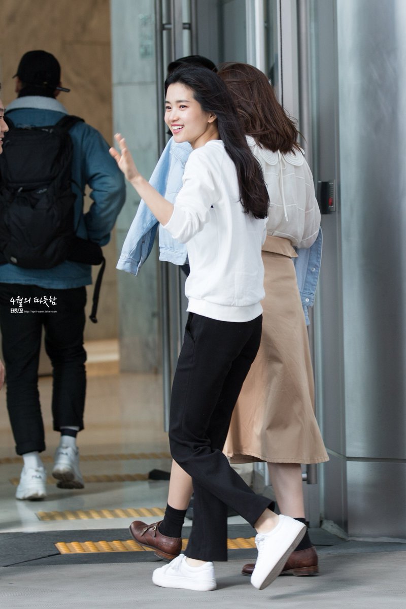 april_warm's tweet photo. [2018.03.10] #리틀포레스트 #여의도CGV #무대인사 #김태리  직찍 by.태릿꼬 
티스토리 업로드 https://t.co/guIYYudzWJ https://t.co/kVqcc1CI1l
