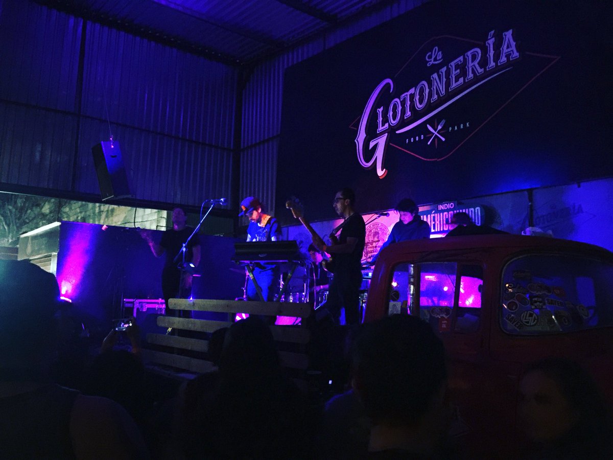 jesustrani's tweet photo. @fhsproducciones #stagemanager #presente en @juanpvegaoficial @laglotoneriaqro #queretaro #mexico #musica #colombia https://t.co/8nZtRlF6zd