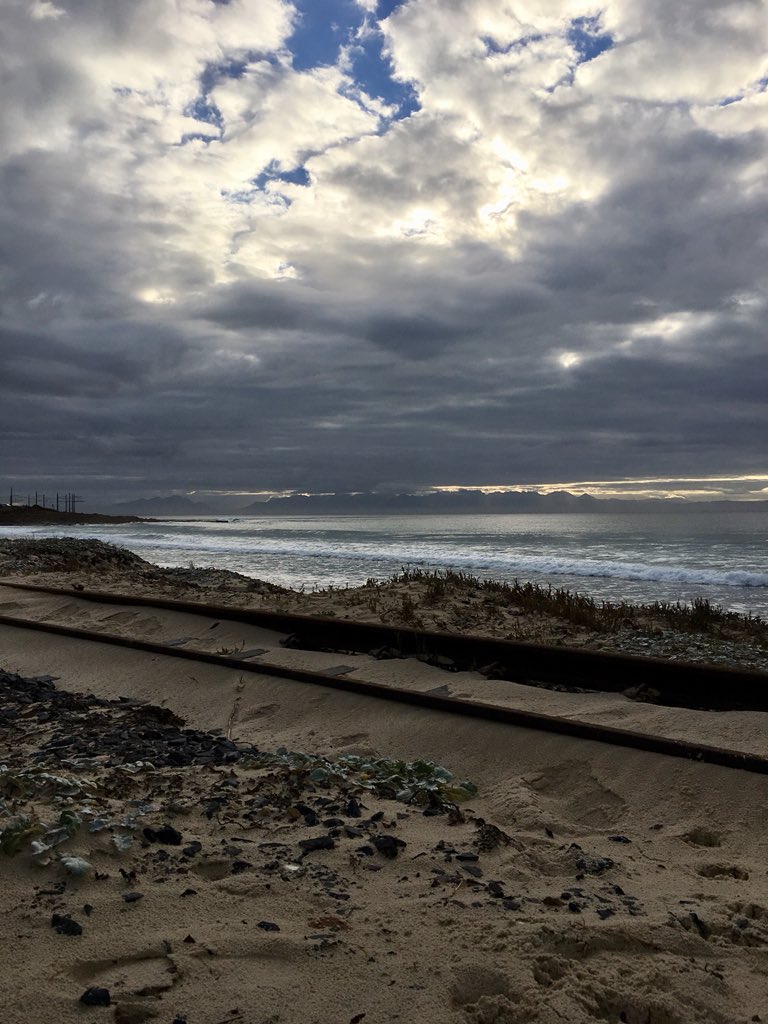 mrsngood's tweet image. #Autumn #SundayMorning #MelancholicMood #Colours #Ocean #Shoreline #BeachSand #Vegetation #GorgeousMorning #ThankFullHeart #CapeTown #GlencairnBeach @ILoveGlencairn @GlencairnNHW @CapePoint_Route #WhiteFoamySeas