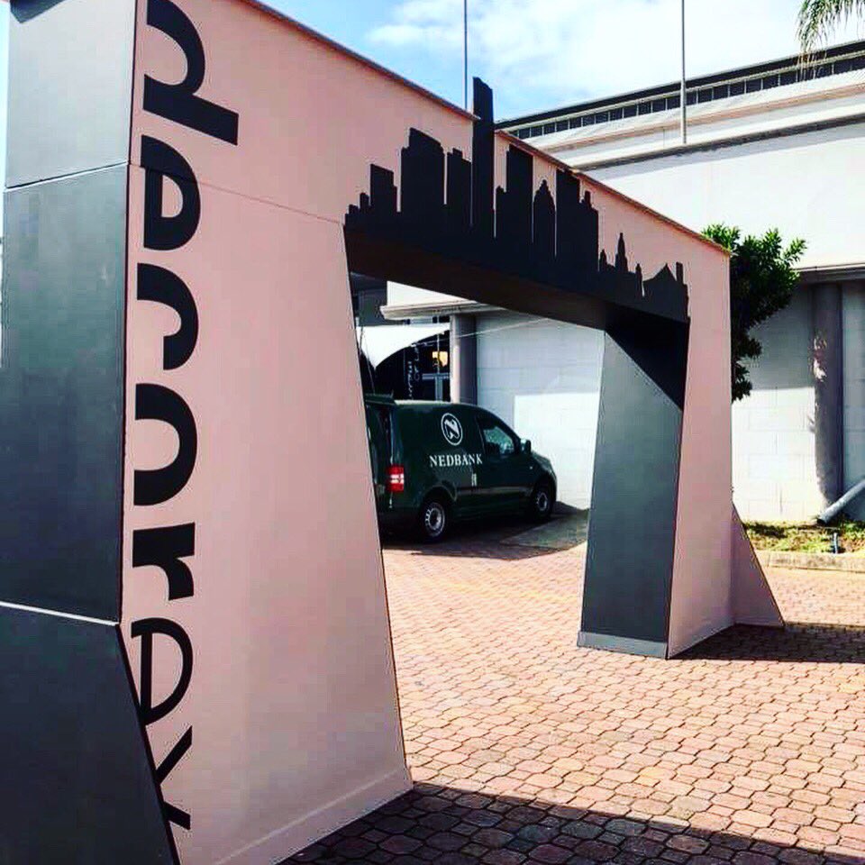 decorexSA's tweet photo. It’s the last day of Decorex Durban 2018! Get decor &amp; design inspiration for your bedroom, bathroom, living room &amp; kitchen. Visit the Gourmet Cooking Theatre for easy cooking ideas and enjoy a wide variety of foods &amp; drinks from our restaurants, bars &amp; deli. #decorexdbn18 https://t.co/1z01DYlnLg