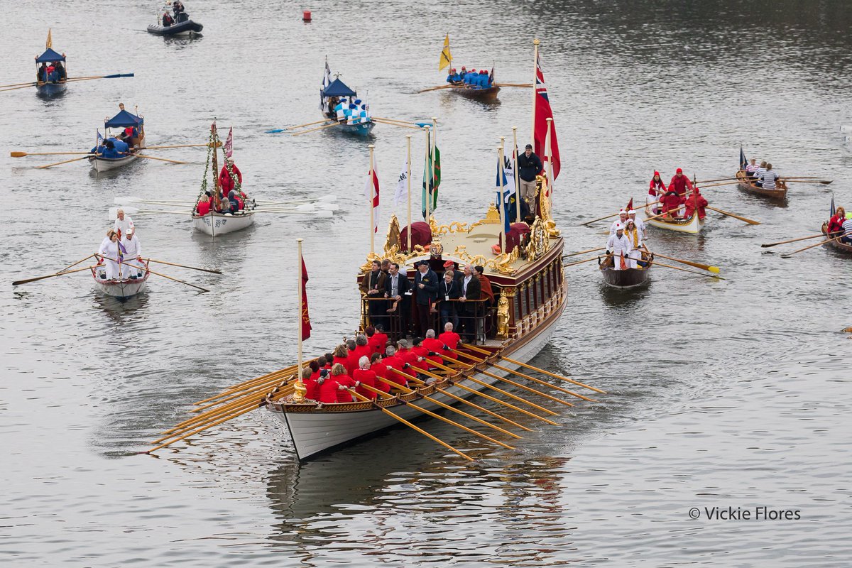 vickieflores's tweet photo. Lovely to see @GlorianaQRB in The Boat Race Festival of Rowing at #BoatRace2018 yesterday, escorted by a flotilla of traditional rowing craft from around Europe https://t.co/u9tpZfWc9A