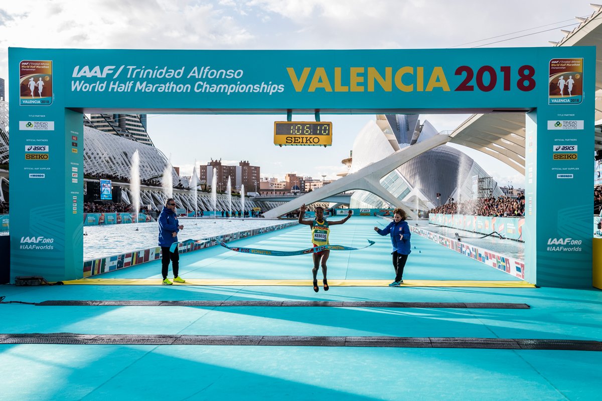 RunBikerOficial's tweet photo. @Valencia2018 🏅✨💪🏽♥ Frío, viento y SUEÑOS CUMPLIDOS!!

https://t.co/CkUHcR24bx

#Kebede @GKamworor @VCRunning @FTA_CV @ASICSspain @seikowatches @iaaforg https://t.co/uudsiaEp3A