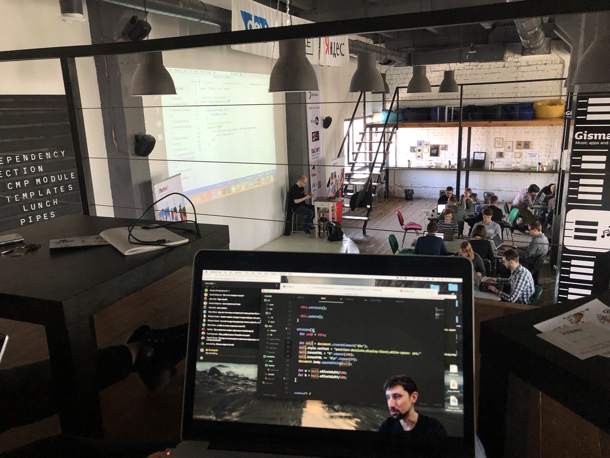 dark_mefody's tweet image. Когда не знаешь, как разорваться между воркшопом #MinskJS и стримом #allyourhtml