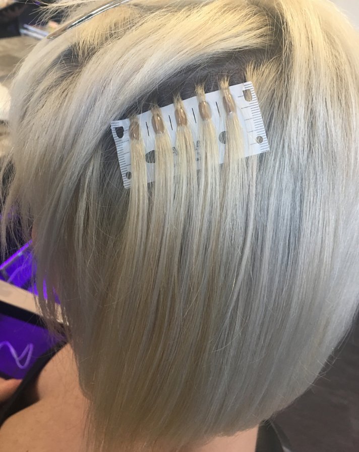 BalmainHairUK's tweet image. SUPERFAST EXTENSIONS 
Toby Peck from @thevanillarooms  shows how #BalmainHairCouture SuperFast extensions system get perfect results every time! Toby used Systeme Volume extensions to create the perfect full bob. 
#HairExtensions #PerfectSystem #BeautifulHair