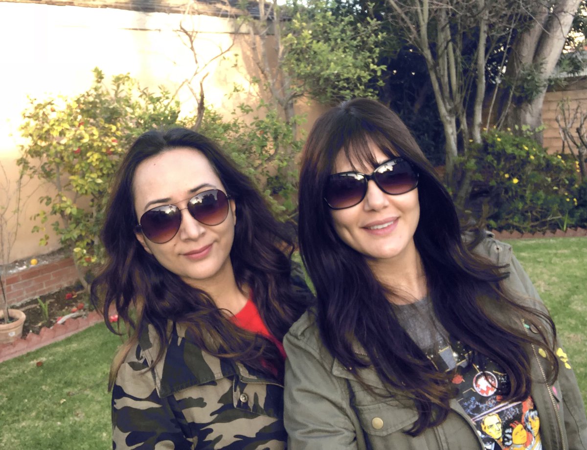 ओ बहना मिलते रहना 😘 Sister act ! #behna #sisters #family #love #happiness #strikeapose #la #laughter #camo #smile #weekend #sunshine #ting😘