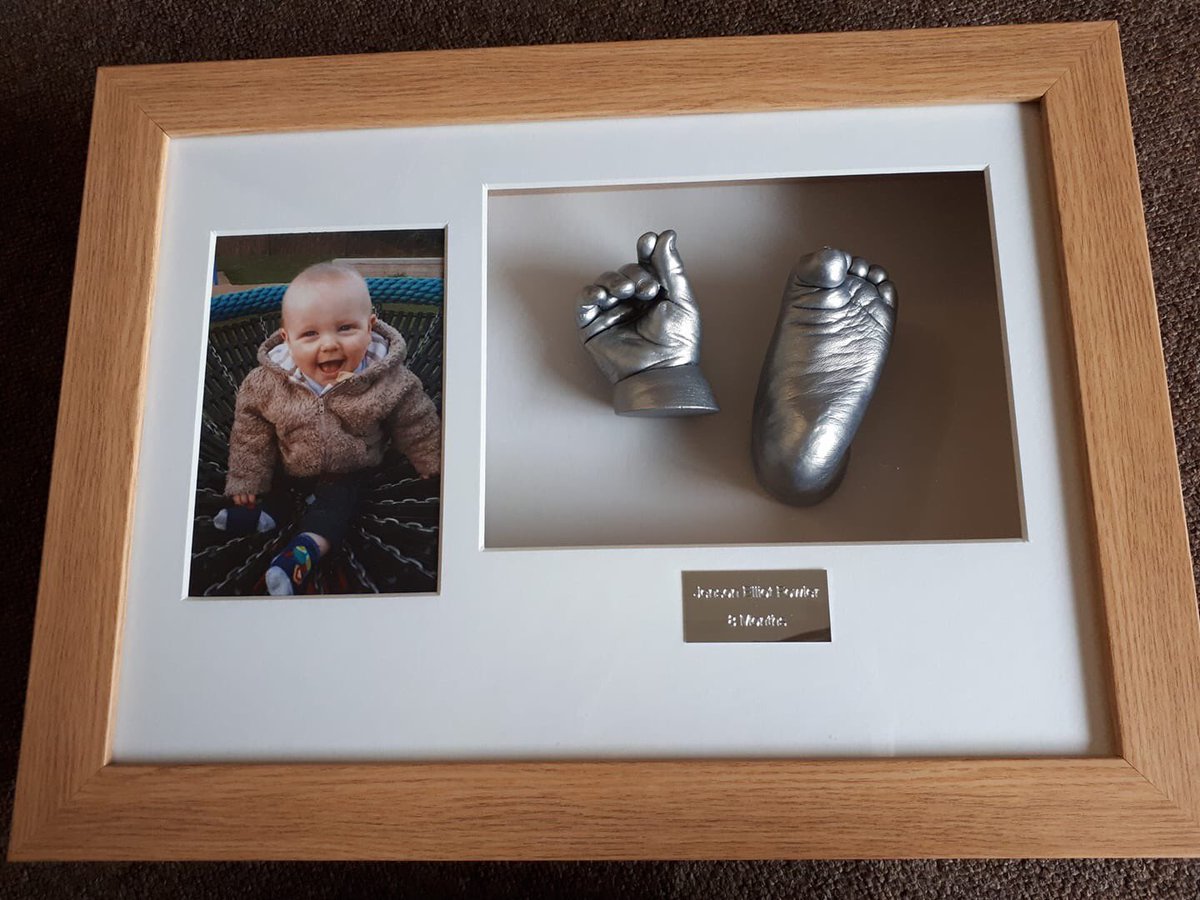 whitestudiowsm's tweet photo. My latest creation. Framed hand and foot cast with a cute photo 💙 https://t.co/SkoHaqHI3V