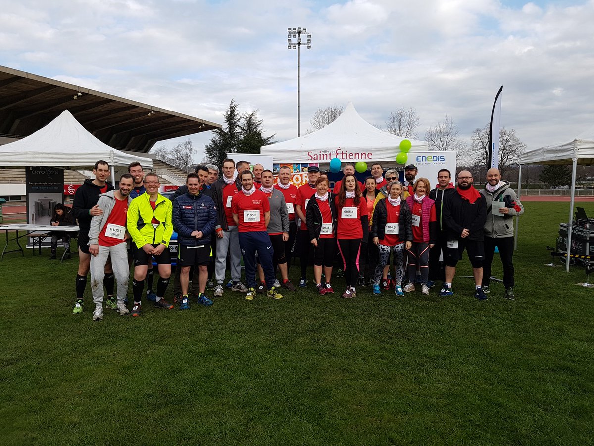 Enedis_AuRA's tweet photo. 3....2...1 l'#ekiden @enedis est lancé à @saint_etienne_! Allez les équipes @enedis! Tous solidaire pour les enfants #CHUkids42 ! @Coquelicot42 https://t.co/2chLKhpa2G