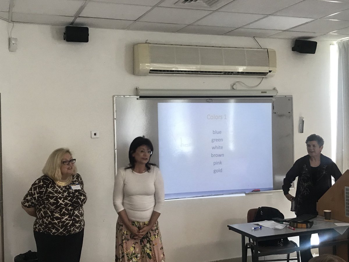 JaneCohenEFL's tweet photo. The class give an example or a definition, the students guess the words - Penny Ur #iatefl @EdgeTech_ESL @ELTchat #elt #tefl https://t.co/J8CWelgTNA