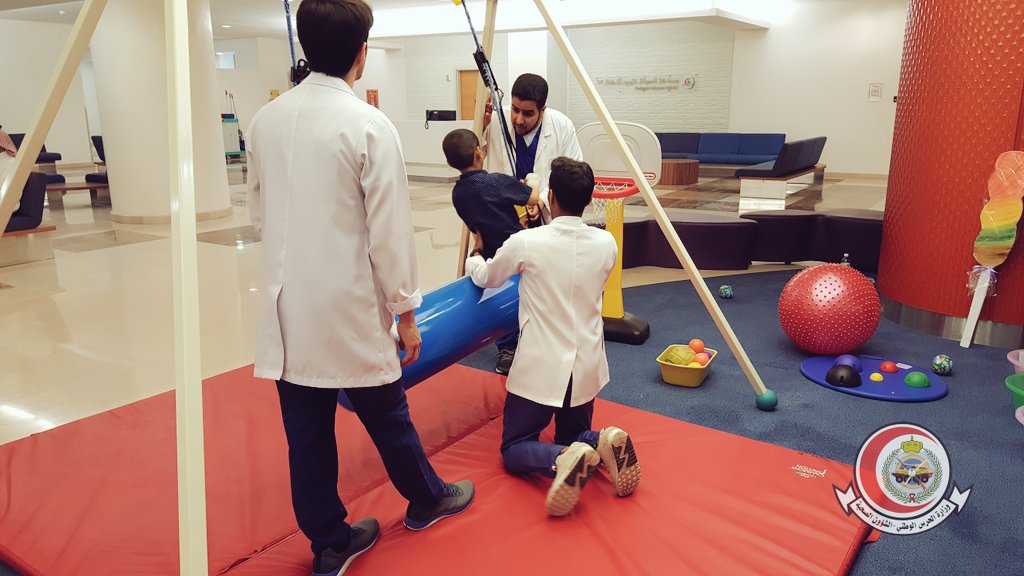 NGHAnews's tweet photo. جانب من فعاليات "مدينة الحركة" في مستشفى الملك عبدالله التخصصي للأطفال والتي تقدم للأطفال العديد من الألعاب التي تقوي التوازن والقدرة على التحمل وتزيد من مرونة العضلات كما تحسن من التناسق الحركي..
#الشؤون_الصحية https://t.co/Z0w3TVb9ZB