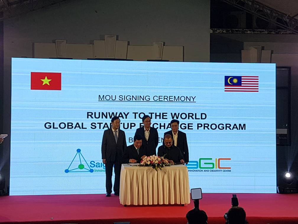 myMRANTI's tweet photo. It has been a pretty fantastic week for Team MaGIC as we participated in various activities.
#MaGICCyberjaya #MaGICSarawak #MoU #Borneo744 #JomSembangBersama #TEGAS #PreAccelerator #UNDP https://t.co/lTVZng7BCy