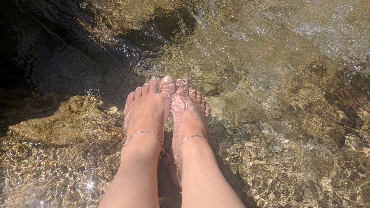 Saumyakul's tweet photo. Natural leg spa. #Neergarh #Waterfalls #Rishikesh https://t.co/WtVHjD5smz
