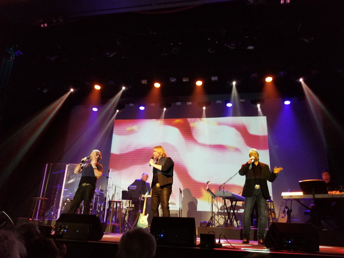 ebsworthmomo's tweet photo. @TTTFanClub @thetexastenors C ON G R A T U L A T I O N S !!!!
@thetexastenors @marcuswcollins @JCFisher7 @JohnTheTenor #proudtobeanAmerican #TenorNation #KoernerHall @TorontoComms #CanadianDebut! https://t.co/GL8mZ30T8R