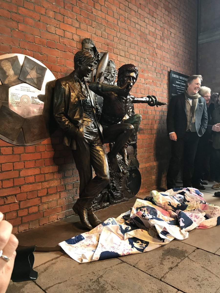 emmbs's tweet photo. Bowie in Aylesbury #andrewsinclair @sculptschool #davidbowie https://t.co/TRHBoE8TFF
