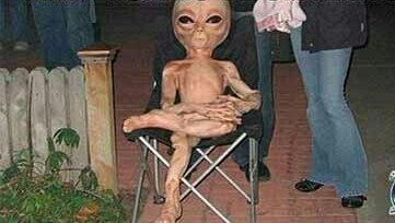 Quando vc vai no
aniversário de um amigo e só tem humanos desconhecido