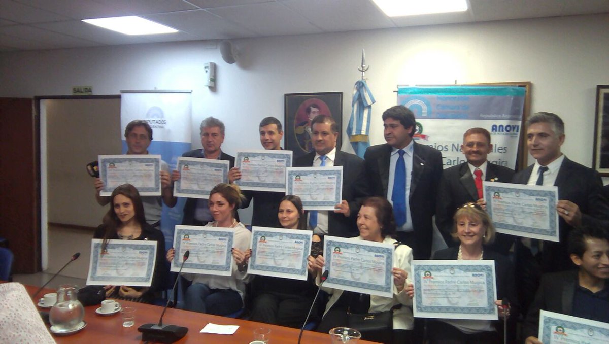 Humilde reconocimiento a un eterno amigo de la casa: Luis Lusquiños, gracias por todo amigo. @Adolfo_RSaa <a href="/alberto_rsaa/">Alberto R Saá</a> <a href="/ivana_bianchi/">Ivana Bianchi</a>