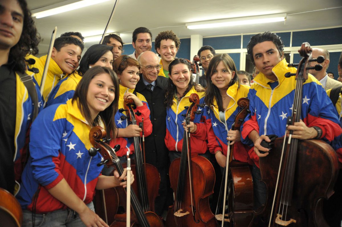 Gracias al trabajo del Maestro José Antonio Abreu, muchos jóvenes talentosos, han dejado en alto el nombre de Venezuela en conciertos y presentaciones por el mundo #GraciasMaestroAbreu <a href="/NicolasMaduro/">Nicolás Maduro</a> <a href="/magallyvina/">Magaly Gutiérrez</a>