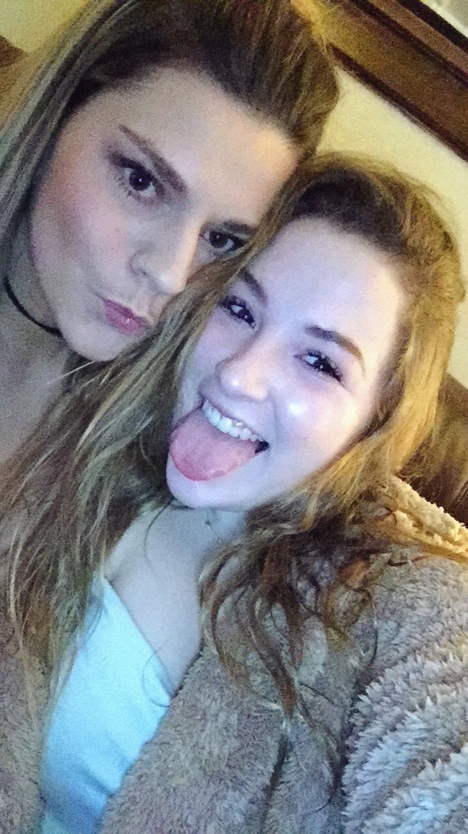 kaylaneumeier's tweet photo. happy birthday to my fav @_brookemaxwell 💘 get wild n have fun on ur spring break !!!!! 😜#beachingitup #ily https://t.co/h16u7poRDl