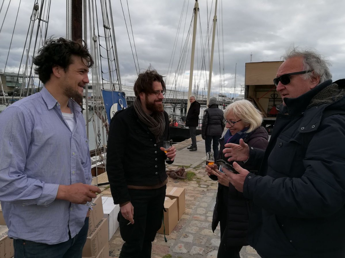 TOWindTransport's tweet photo. De beaux produits, de belles personnes, de belles rencontres autour du #Lun2 à #LaRochelle où l'on parle partout de #TransitionEcologique sur les mers et de transport #àlavoile #Anemos.

#merci pour le #live @WEBTVINFO https://t.co/xlCWE6Ua6y https://t.co/ZEohin06Rk