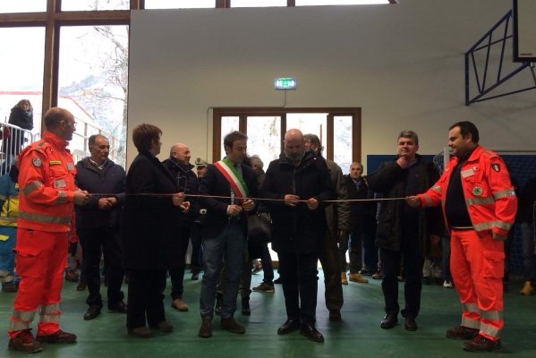 RegioneER's tweet photo. Inaugurata la nuova palestra di Montecreto (Mo), @sbonaccini : “Aggregazione giovanile, valori sociali e rispetto dell’ambiente” https://t.co/tNC3gAPVMc https://t.co/jLBbHIFx1J