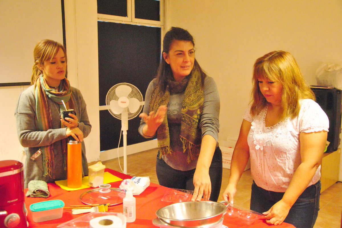 maritavillone's tweet photo. COMENZAMOS LOS CURSOS PARA LAS AMA DE CASA

Que lindo Domingo de capacitación ! Comenzamos el Curso de Elaboración de Huevos de Pascua! 

#20Cupos #MañanaYTarde #NoParamos #VamosPorMásCursosParaEllas https://t.co/VqtgtJebps