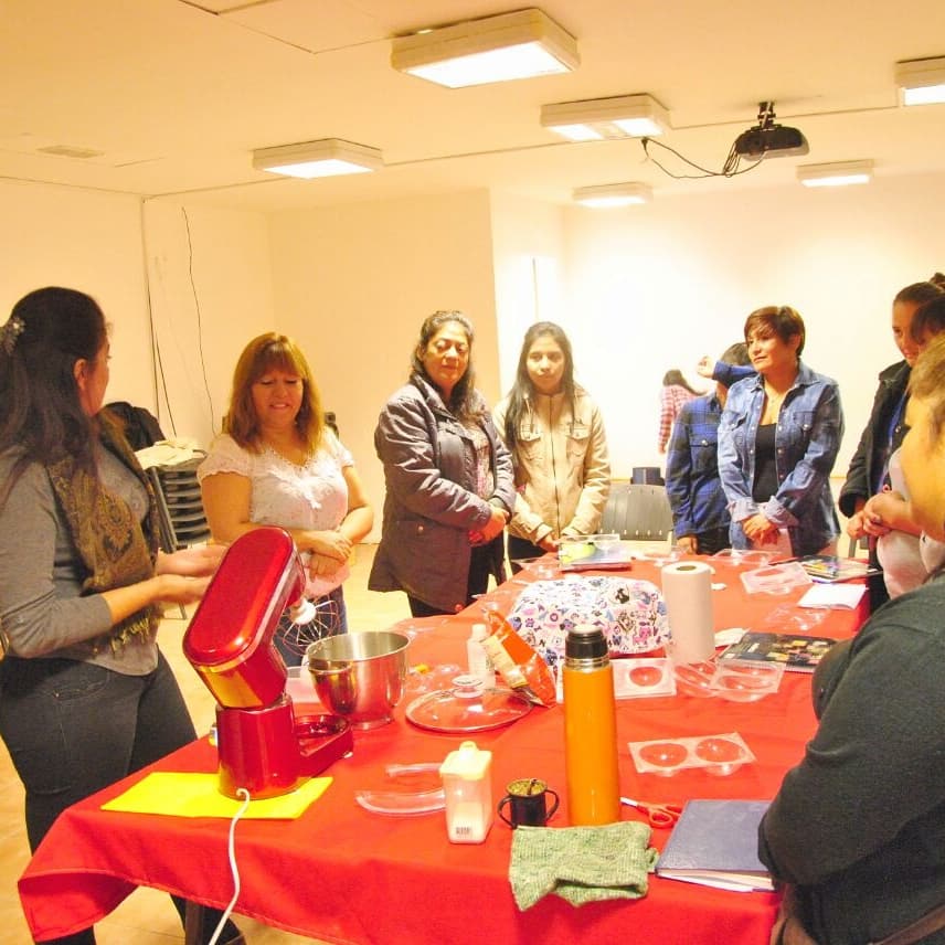 maritavillone's tweet photo. COMENZAMOS LOS CURSOS PARA LAS AMA DE CASA

Que lindo Domingo de capacitación ! Comenzamos el Curso de Elaboración de Huevos de Pascua! 

#20Cupos #MañanaYTarde #NoParamos #VamosPorMásCursosParaEllas https://t.co/VqtgtJebps