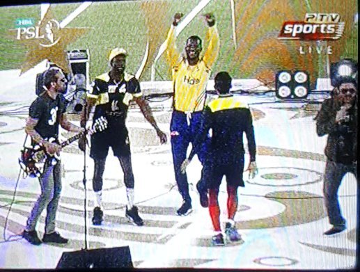 SbiSaad's tweet photo. Wow 🇵🇰 #Awesome #PSL3 #PSLFinalinKarachi #PakistanZindabad @darensammy88 We Love You ..... https://t.co/jlDRoU9pJx